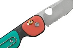 The James Brand The Redstone, Coral Turquoise + Satin, Serrated, Navaja -Böker Ventas JAKN118161 01 05 jamesbrand